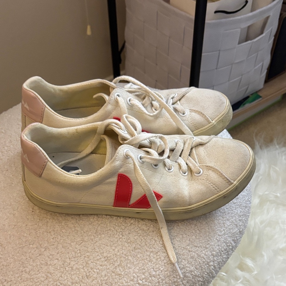 Veja Women's Cream and Pink Sneakers